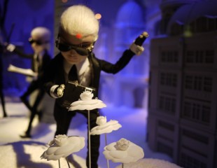Vitrines de Noël du Printemps avec Chanel