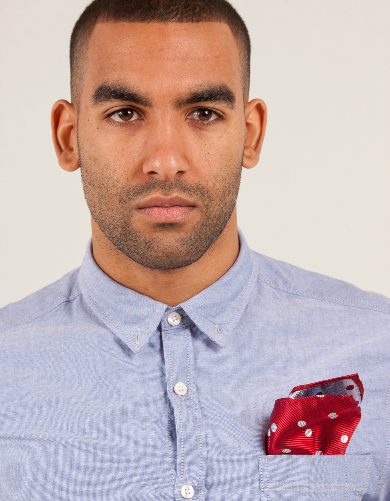 mouchoir dans poche chemise pochette dans chemise